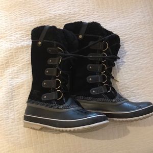 Sorel Joan of Artic Shearling snow boots size 9